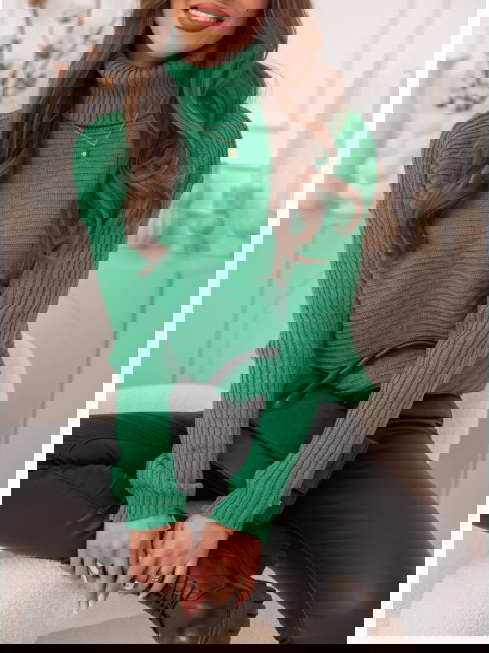 Zielony sweter z golfem...