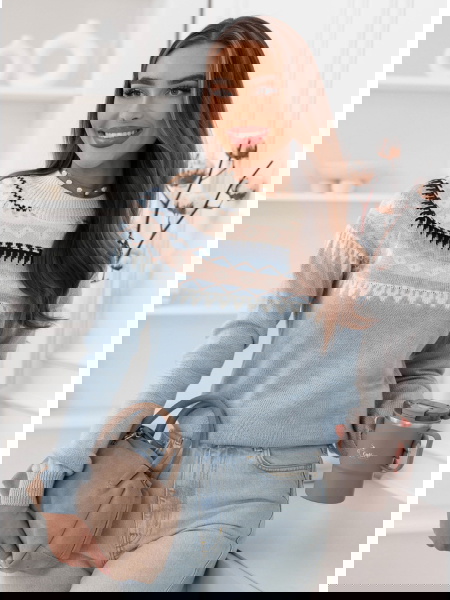 Błękitny sweter w... 2