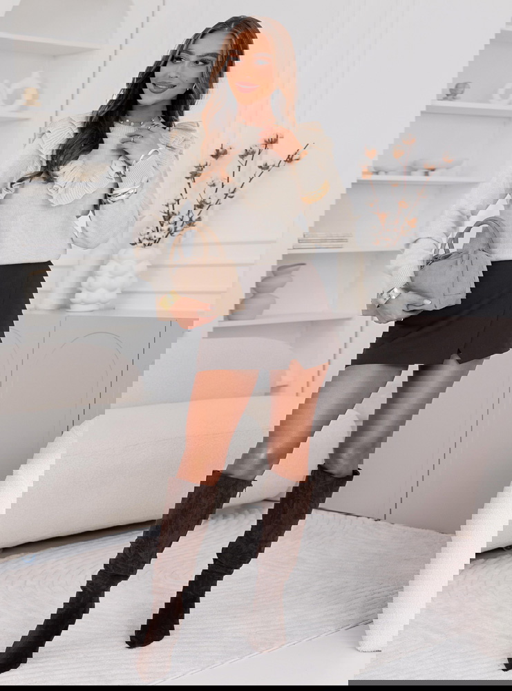 Beżowy sweter z falbankami Chalonn