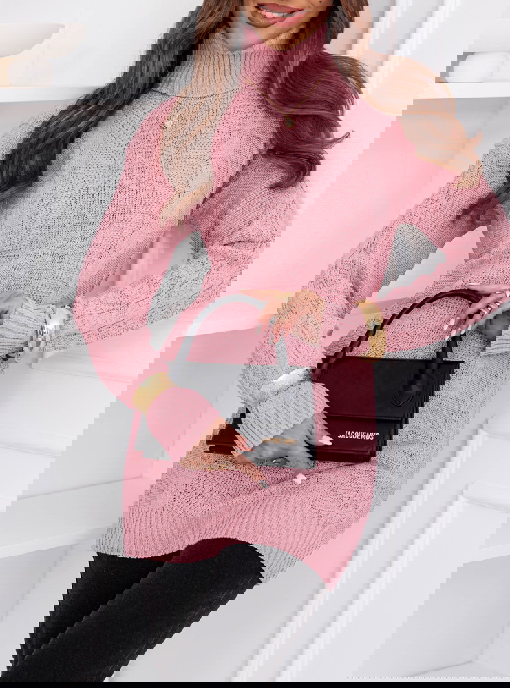 Pudrowy długi sweter z golfem Mirate