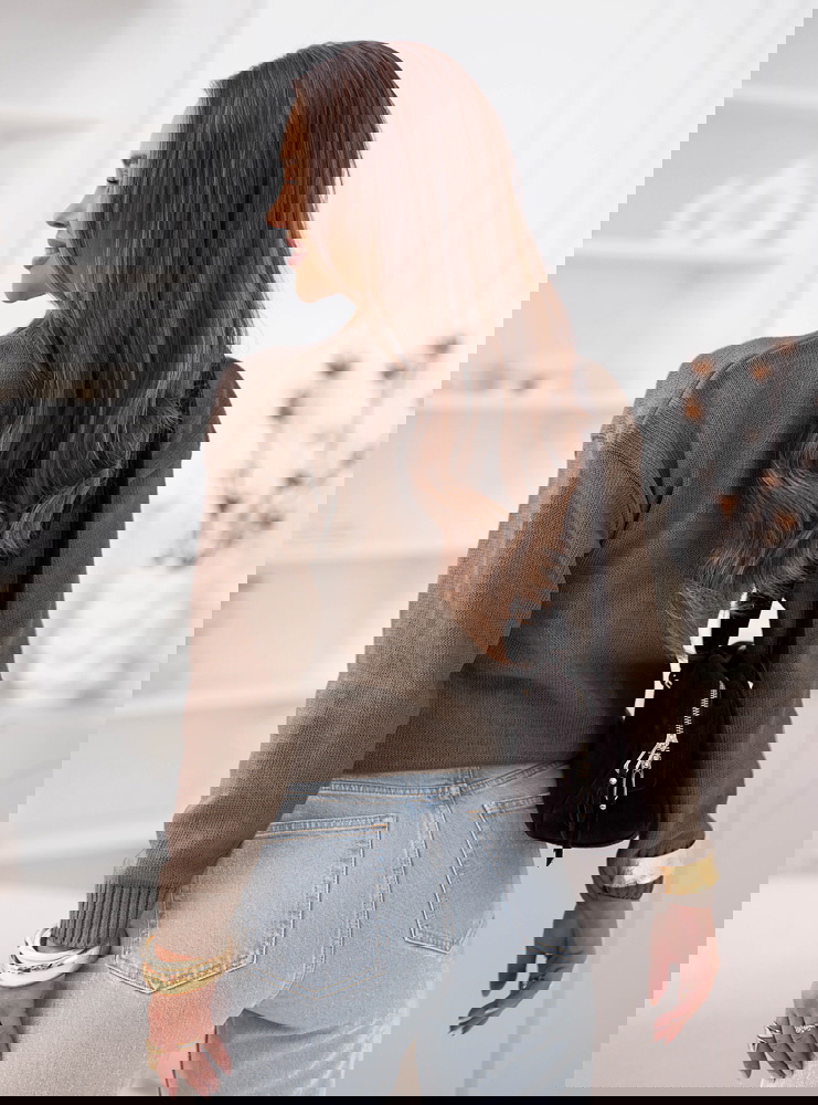 Czekoladowy sweter z warkoczykowym...