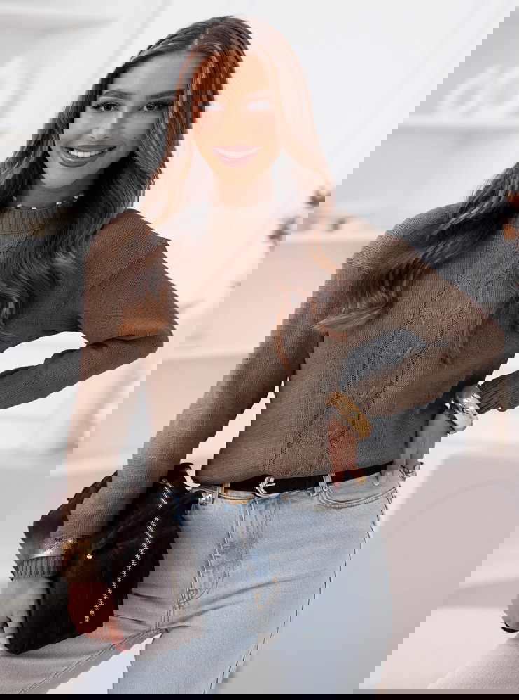 Czekoladowy sweter z warkoczykowym...