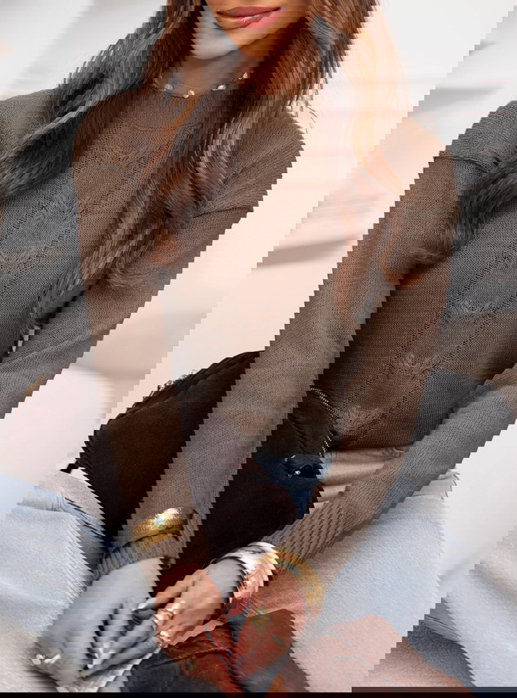 Czekoladowy sweter z warkoczykowym...