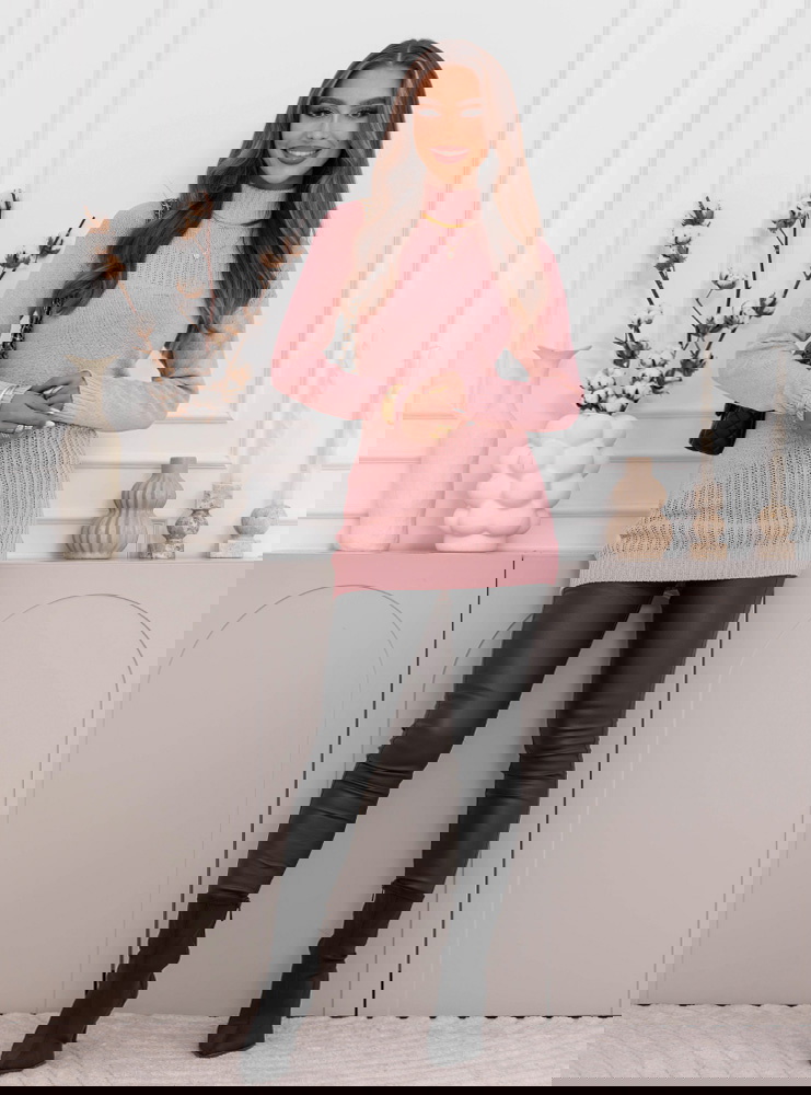 Pudrowy sweter z półgolfem Philicia