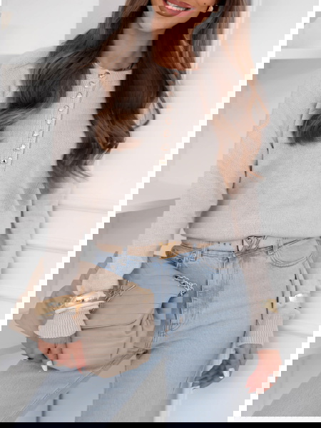 Beżowy sweter z guzikami...