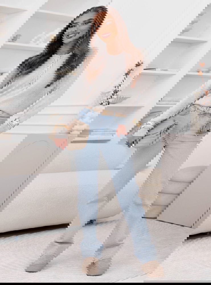 Beżowy sweter z guzikami Taurinaa