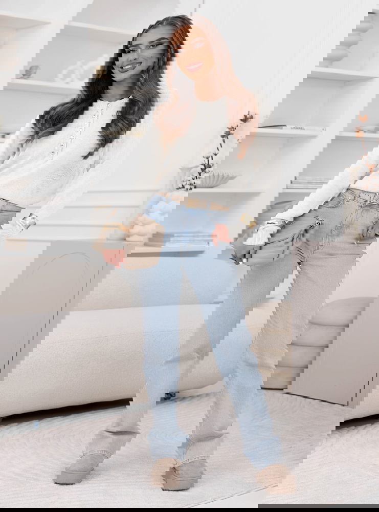 Sweter z guzikami Taurinaa - ecru