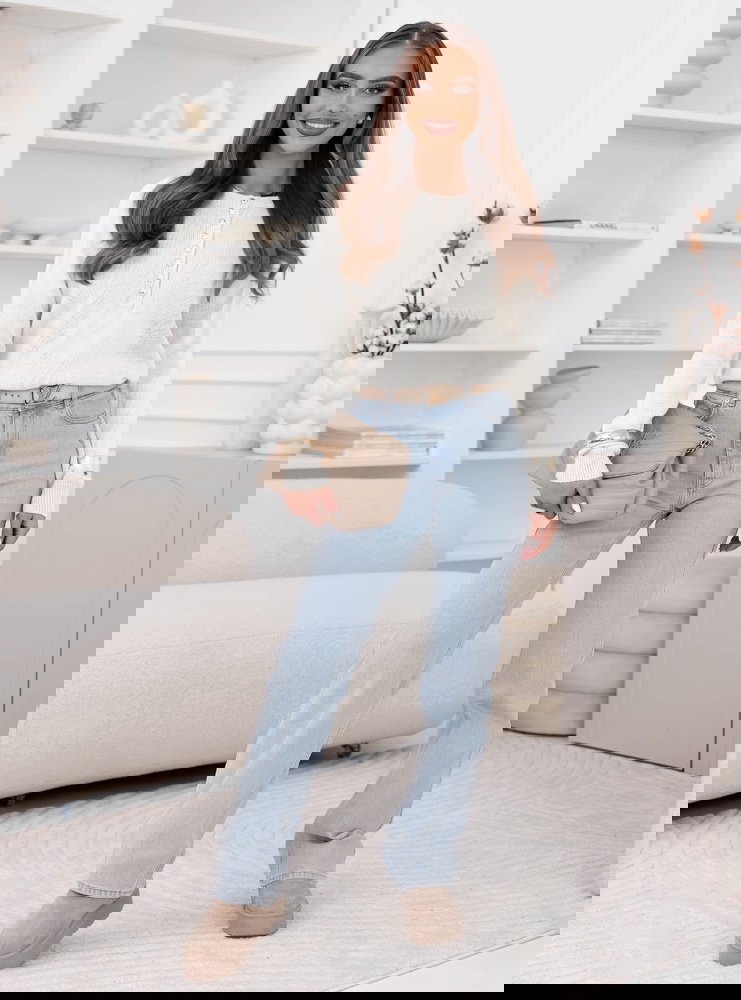 Sweter z guzikami Taurinaa - ecru