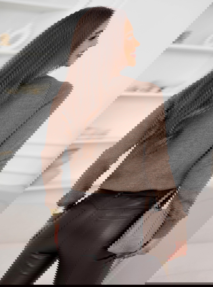 Sweter z guzikami Taurinaa - mocha...