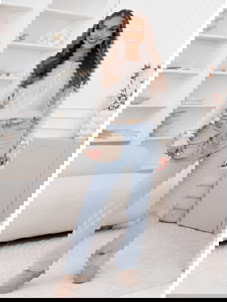 Beżowy sweter z guzikami... 2