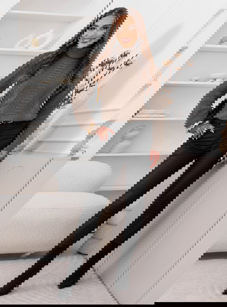 Czekoladowy sweter z golfem Debroah