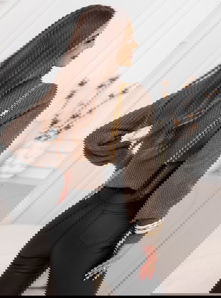 Czekoladowy sweter z golfem Debroah