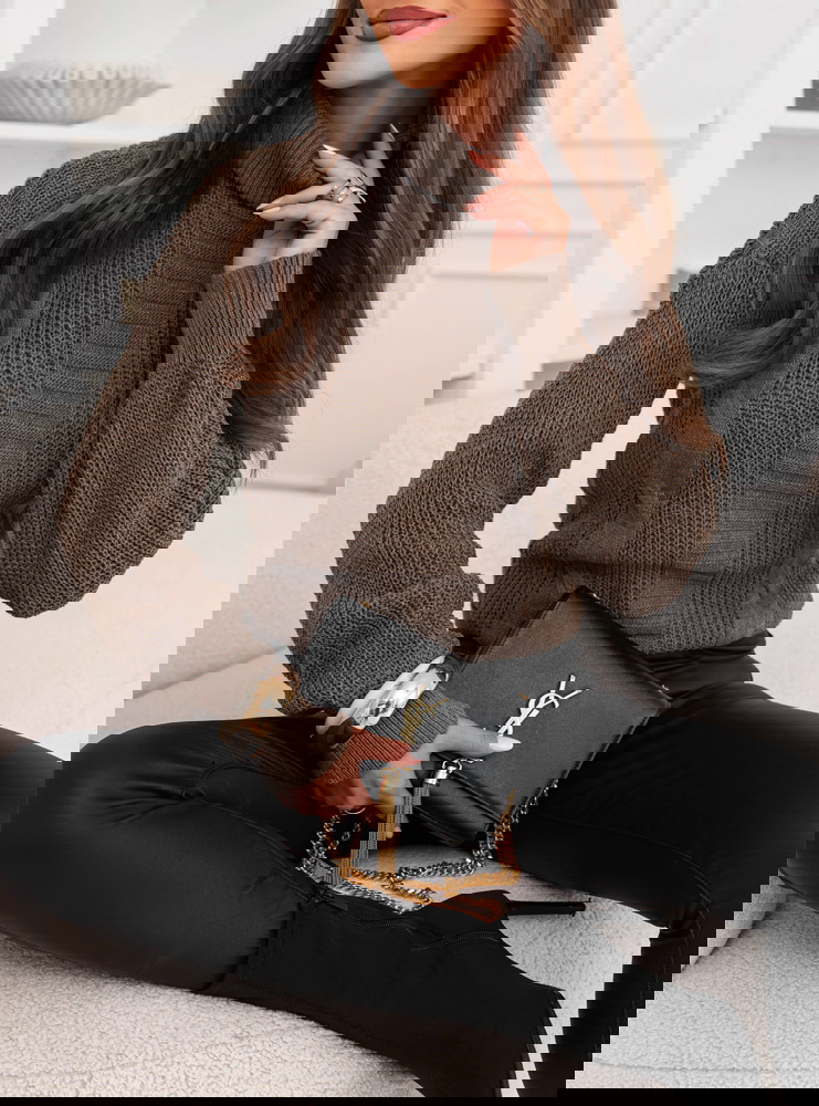 Czekoladowy sweter z golfem Debroah