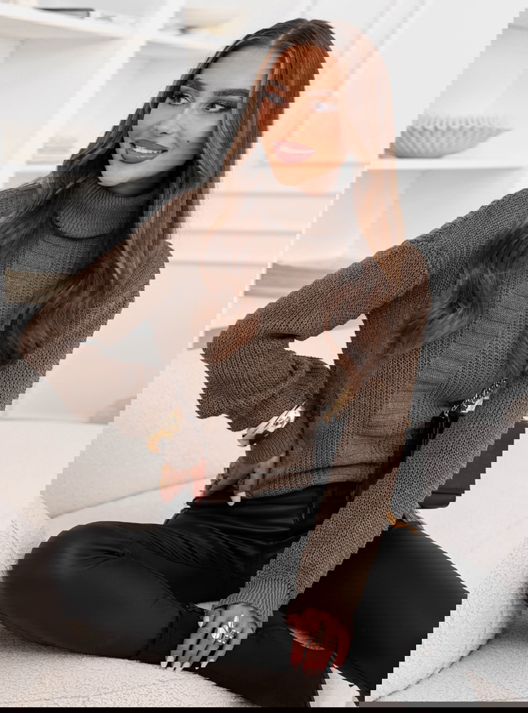 Czekoladowy sweter z golfem Debroah