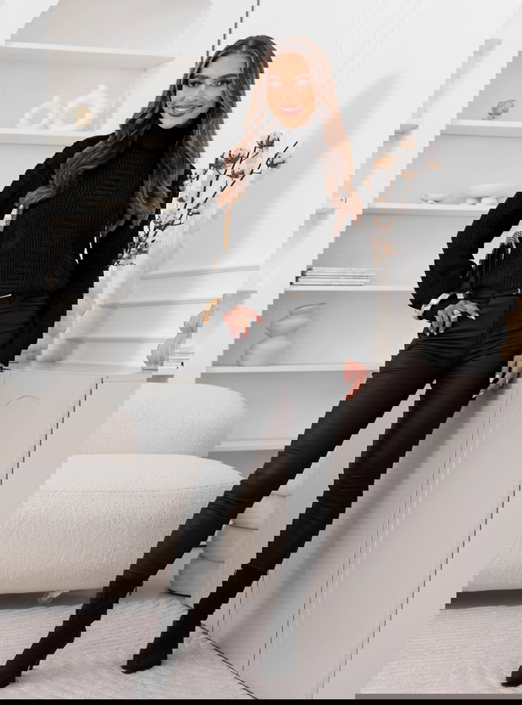 Czarny sweter z golfem Debroah