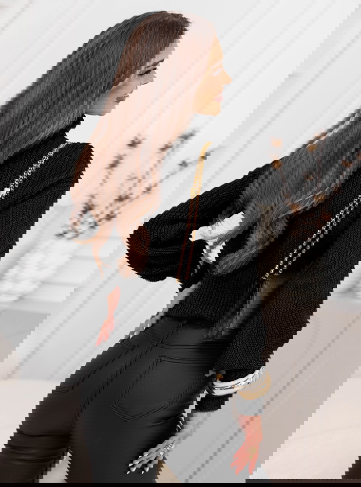 Czarny sweter z golfem Debroah