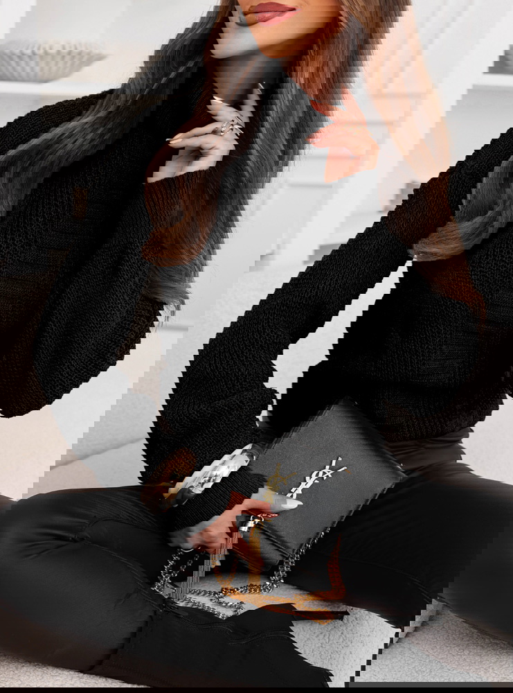 Czarny sweter z golfem Debroah