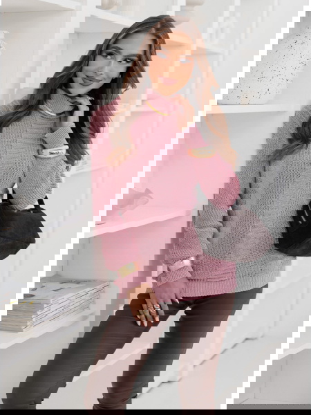 Pudrowy sweter z golfem...