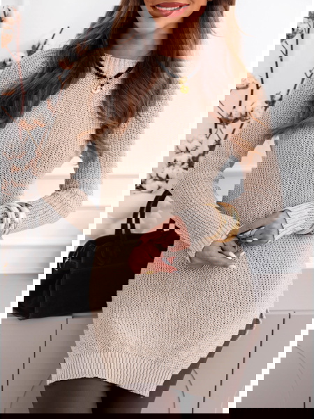 Beżowy sweter z rozcięciami...