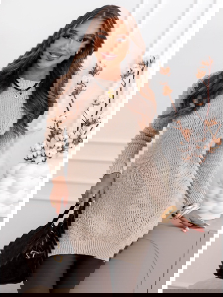 Beżowy sweter z rozcięciami... 2