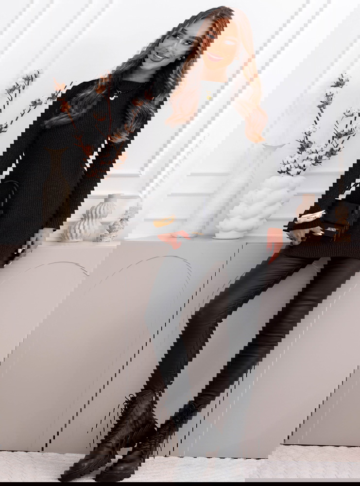 Czarny sweter z rozcięciami Kolleen