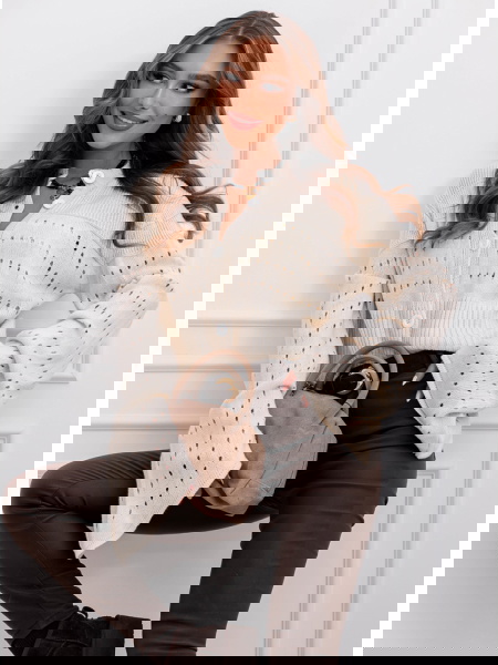 Sweter zapinany na guziki...