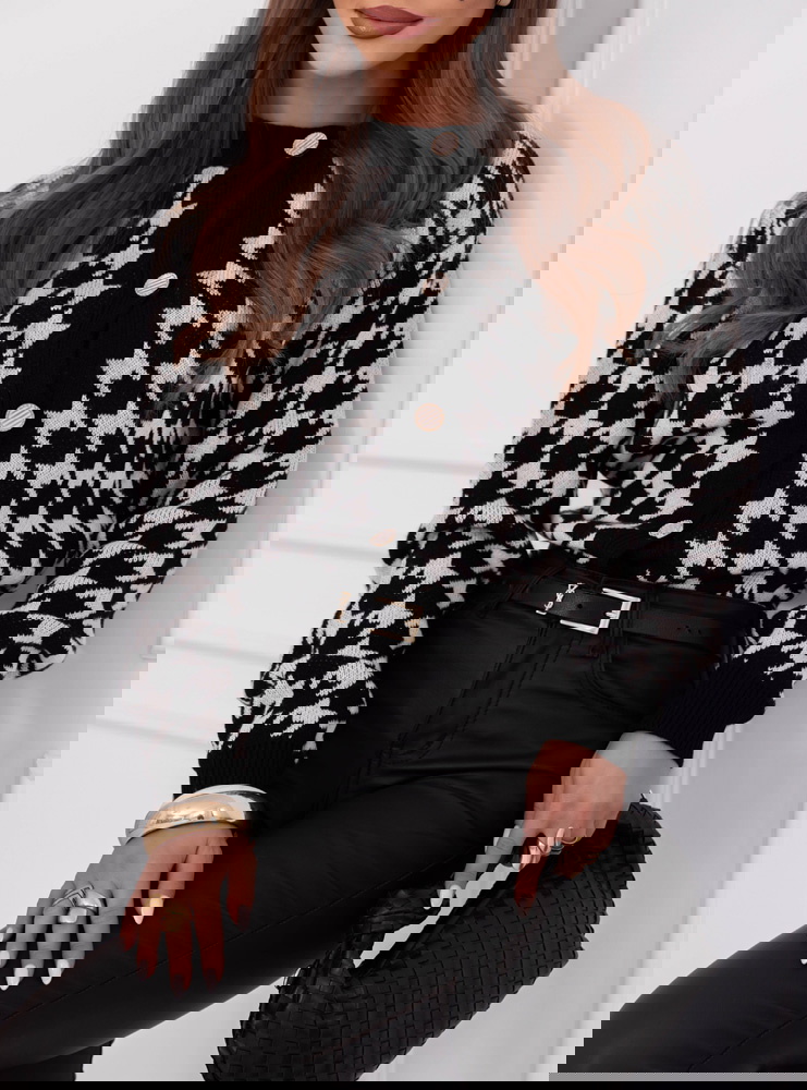 Czarny sweter w pepitkę zapinany na...