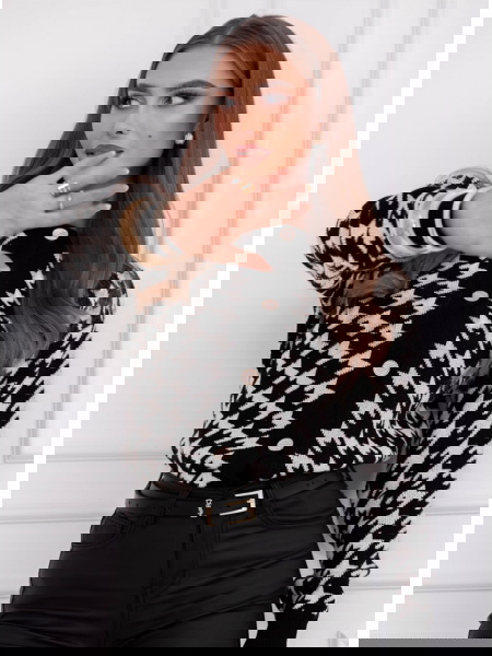 Czarny sweter w pepitkę... 2