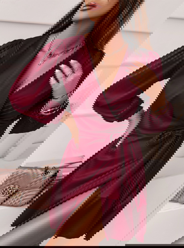 Bordowa satynowa sukienka przekładana...