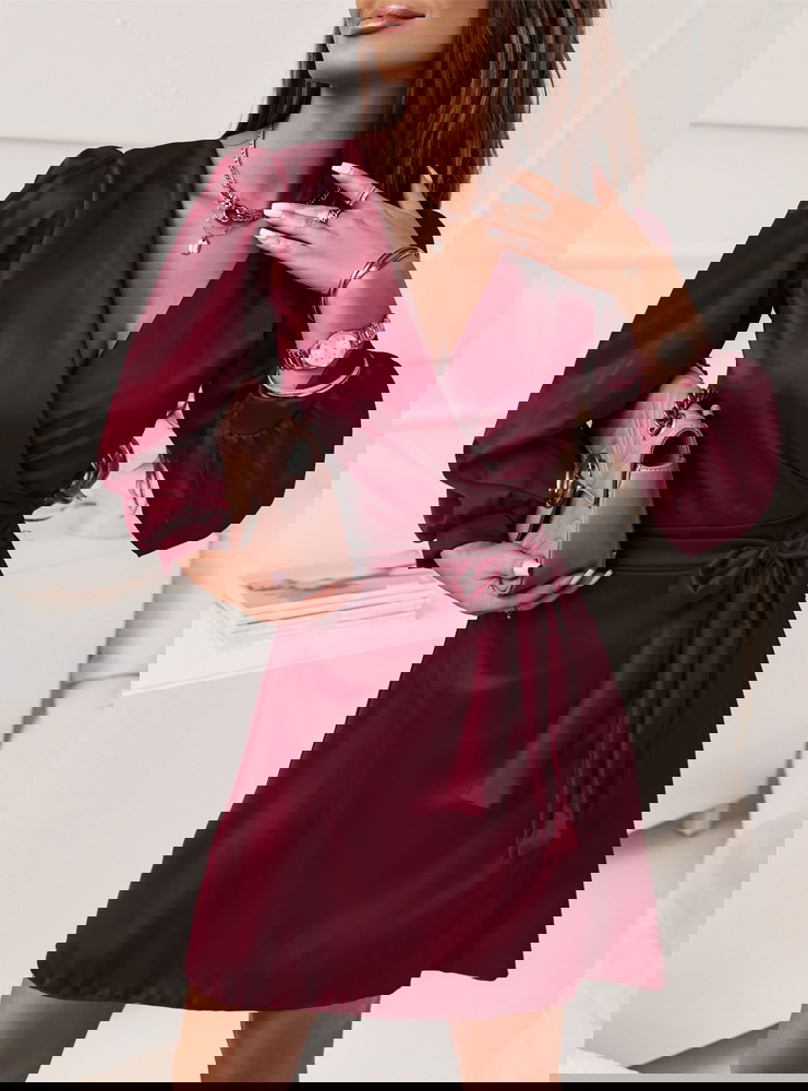 Bordowa satynowa sukienka przekładana...