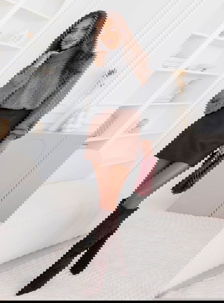 Szary sweter oversize z golfem Marym