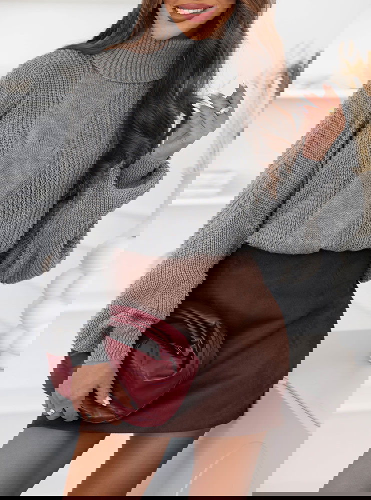 Szary sweter oversize z golfem Marym