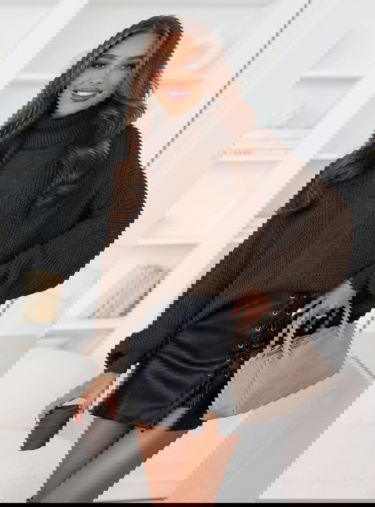 Czekoladowy sweter oversize z golfem Marym