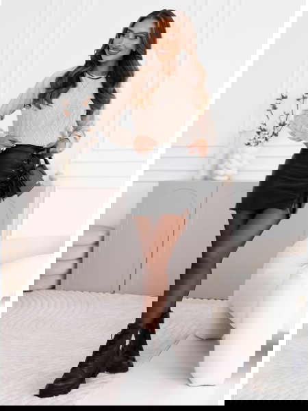 Beżowy sweter z ozdobnymi...