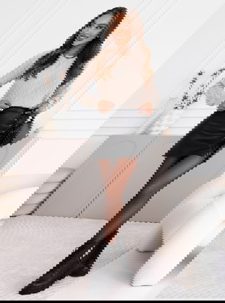 Beżowy sweter z ozdobnymi guzikami Rydia