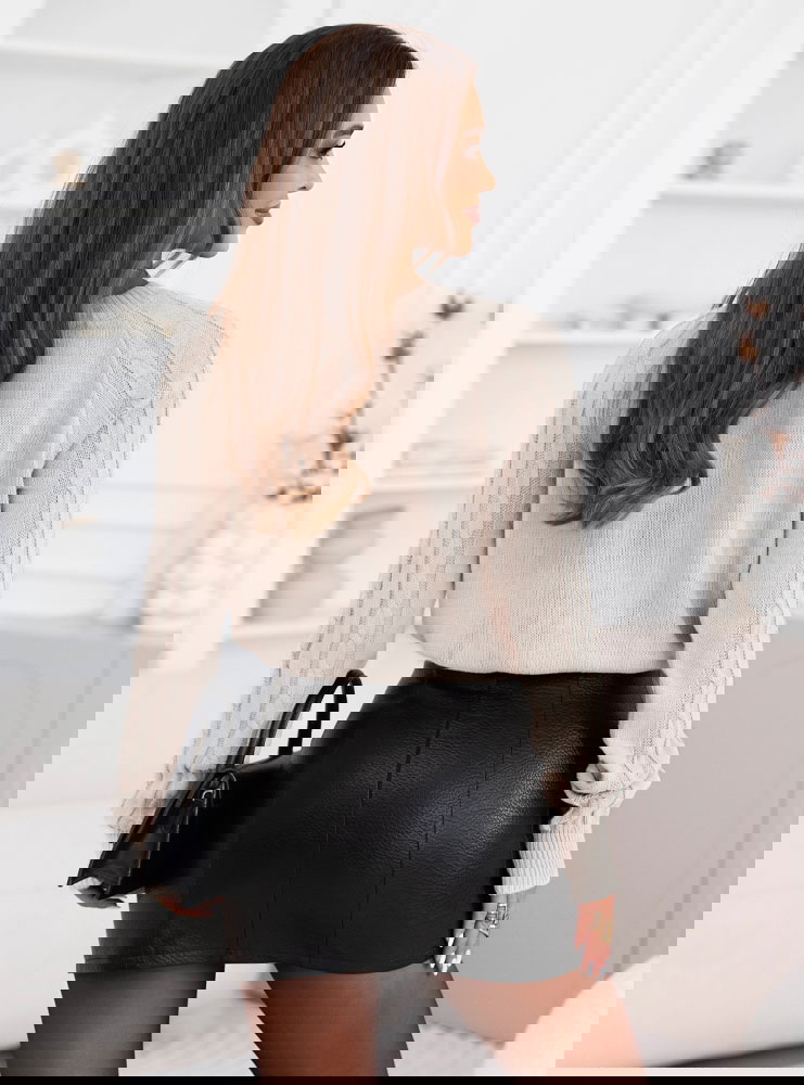 Beżowy sweter z ozdobnymi guzikami Rydia