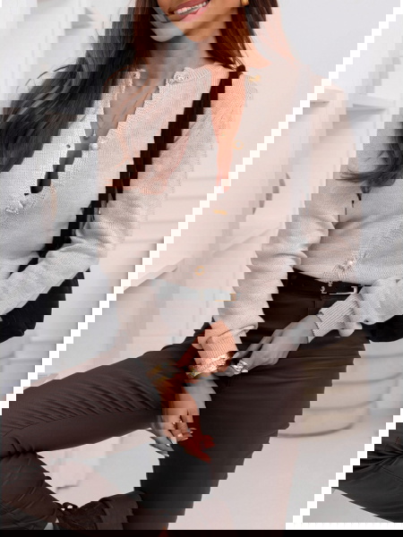 Beżowy sweter zapinany na... 2