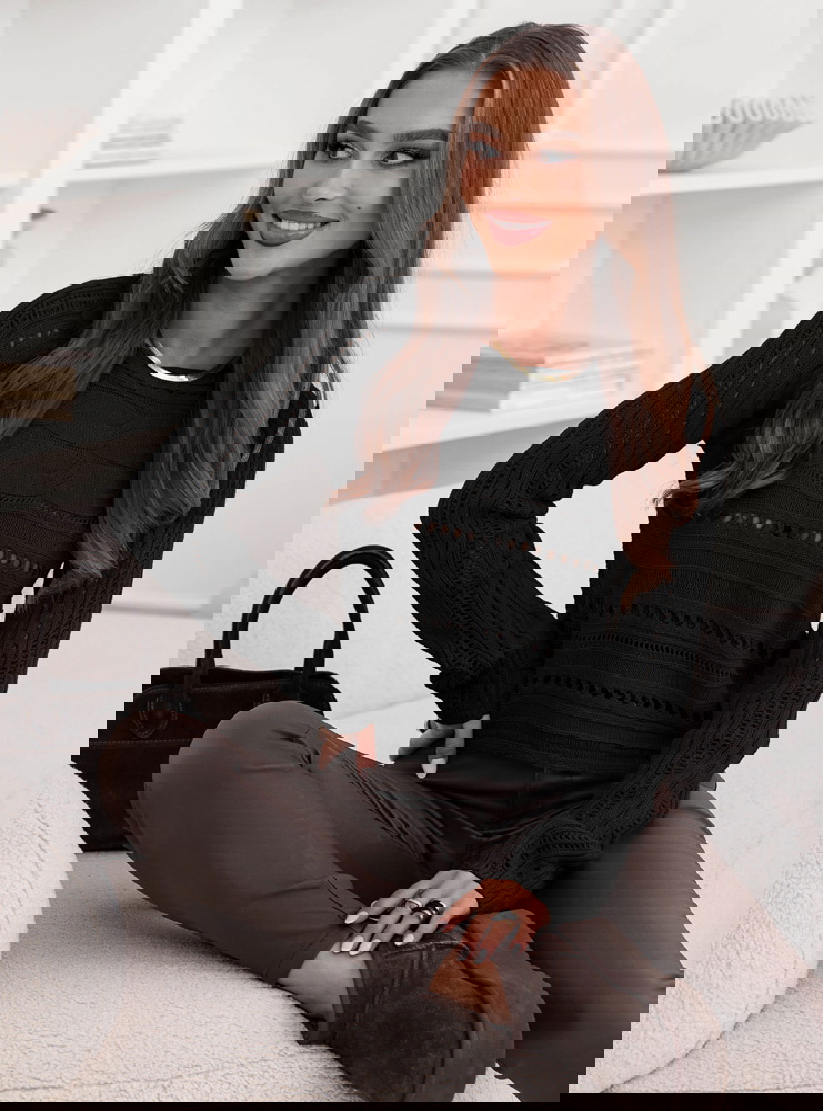 Czarny sweter ażurowy Calandre