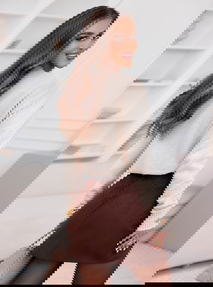 Beżowy sweter z serduszkami Mozelle