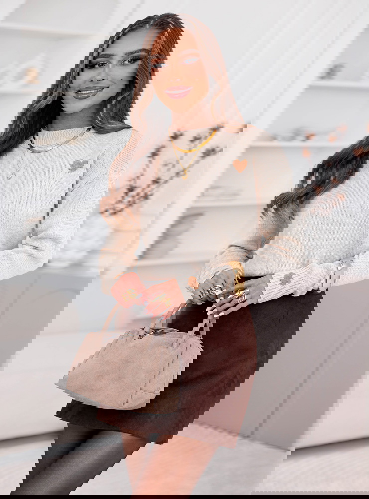 Beżowy sweter z serduszkami Mozelle