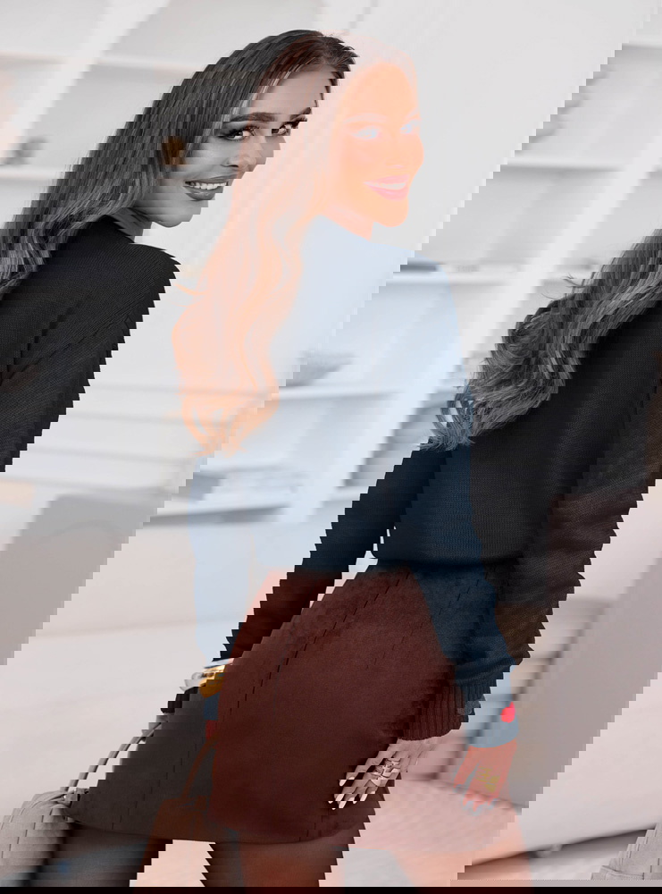 Granatowy sweter z serduszkami Mozelle