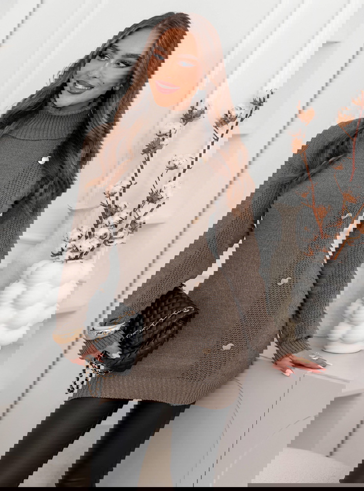 Czekoladowy sweter z ozdobnymi...