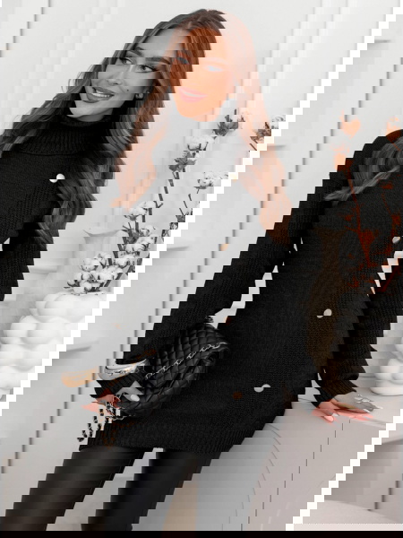 Czarny sweter z ozdobnymi...