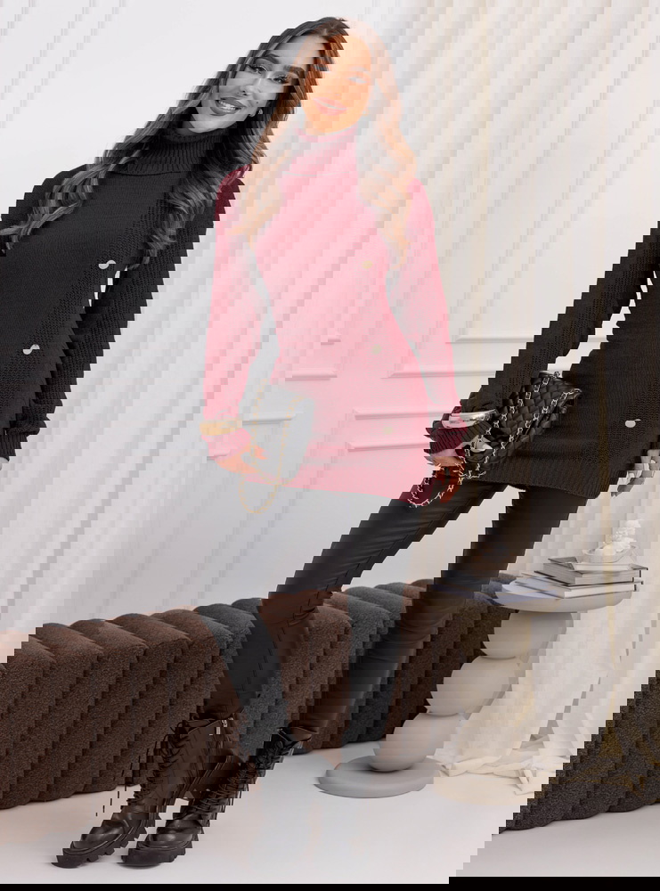 Bordowy sweter z ozdobnymi guzikami...