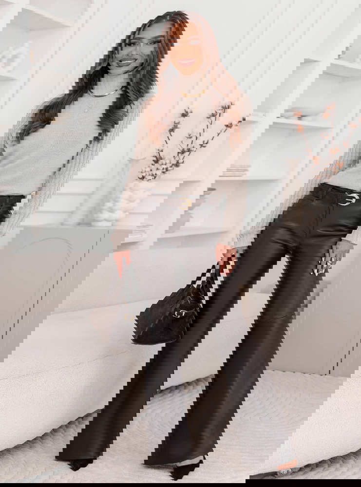 Beżowy sweter z golfem Delonnee