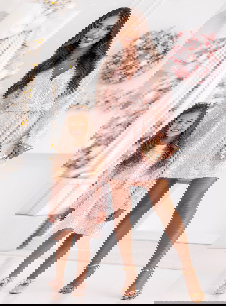 Pudrowy zestaw cekinowych sukienek...