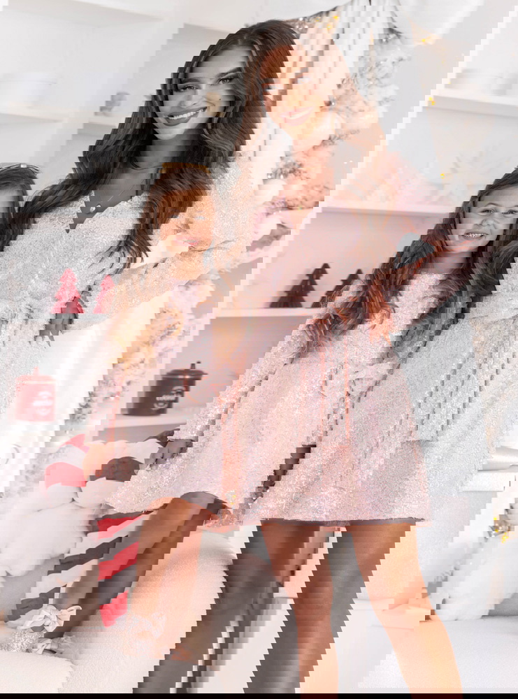 Pudrowy zestaw cekinowych sukienek świątecznych mama i córka Leonette