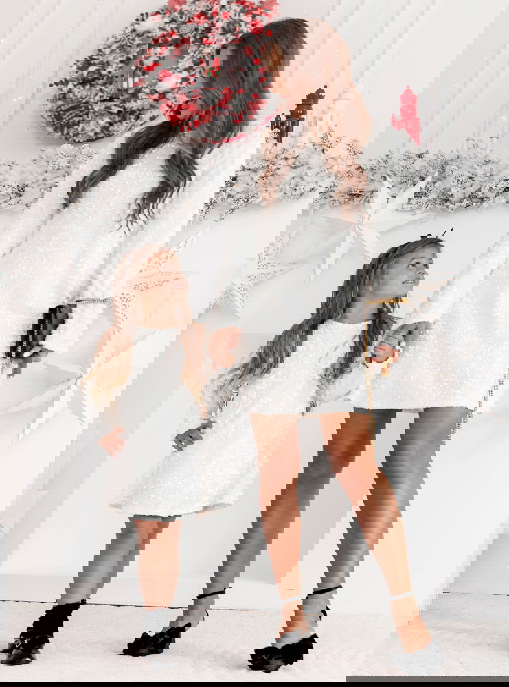 Biały zestaw cekinowych sukienek...