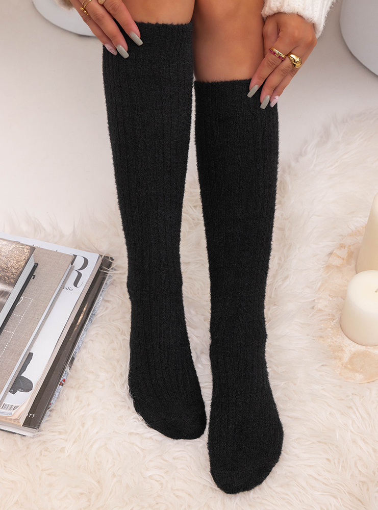 Czarne prążkowane podkolanówki Fluffy