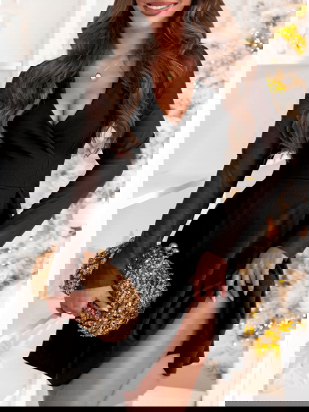 Czarna rozkloszowana...